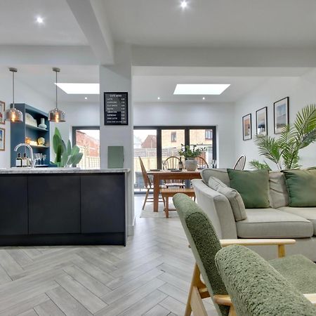 Clover Lodge Portsmouth Luxury Home With Off Road Free Parking Екстериор снимка